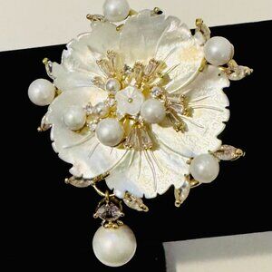 Mother of Pearl Style Gold Tone Flower Brooch with Rhinestones